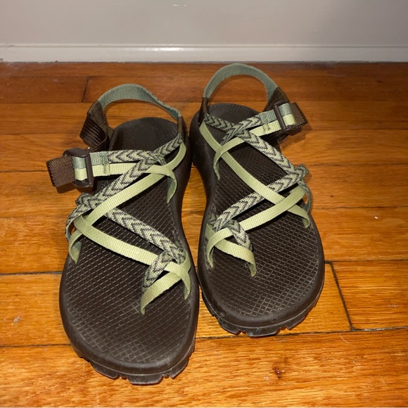 Green Women’s Chacos size 8 - Picture 1 of 5